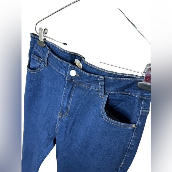 Home Folk Women’s Embroidered 5-Pockets Design Flare Jeans - Picture 7 of 13